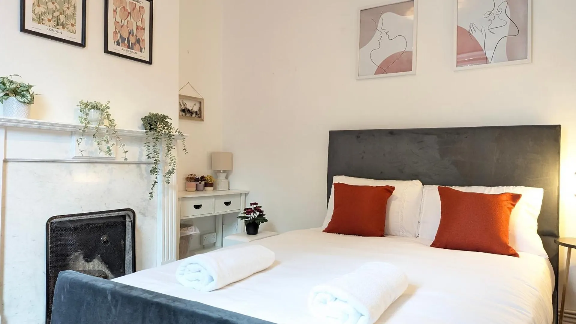 Дом отдыха Modern Double Room W Private Bath & Free Parking Йорк