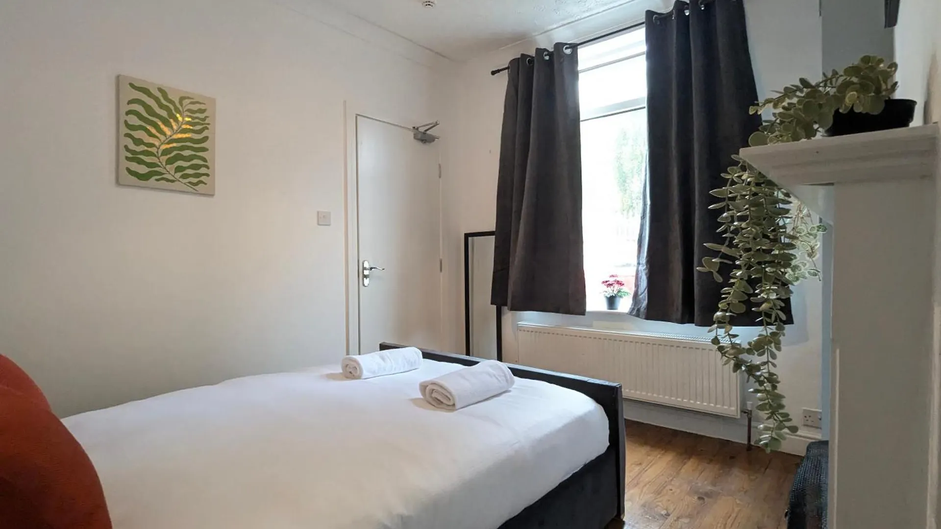 Дом отдыха Modern Double Room W Private Bath & Free Parking Йорк